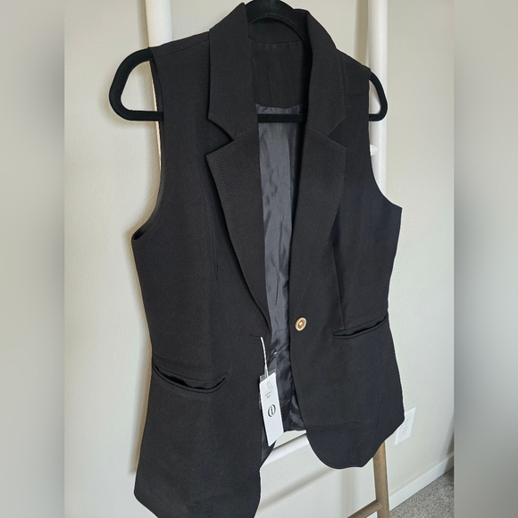 Elegant Black Sleeveless Blazer - Picture 6 of 7